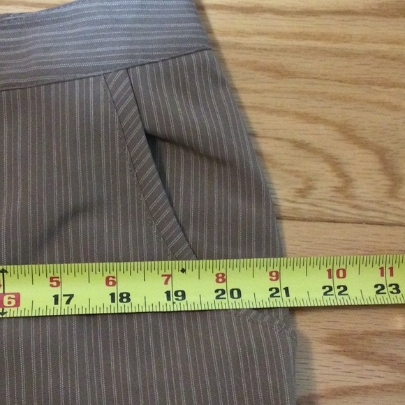 14 Izod tan striped activity Capri pants - Picture 11 of 16